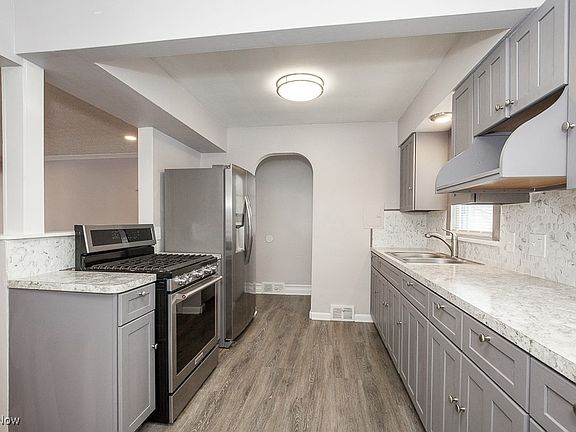 5th image of 1044 Winton Ave