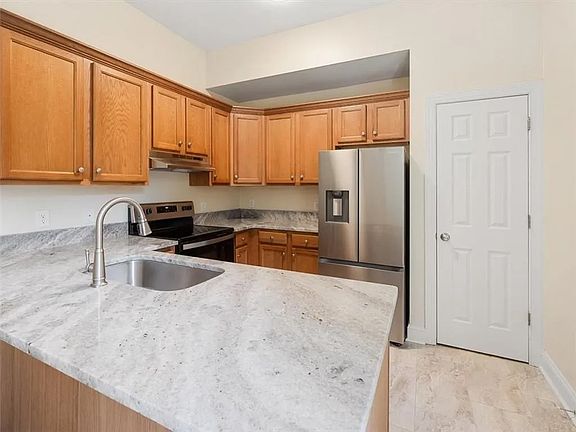 4th image of 611 N 28th St
