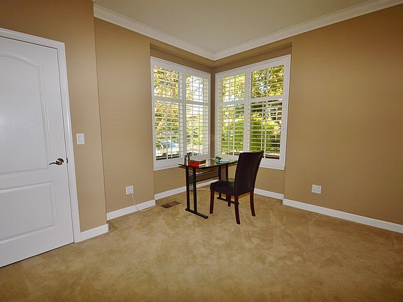 5th image of 5 Hardy Ct