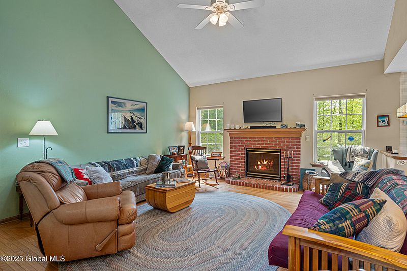 5th image of 63 Kettles Way