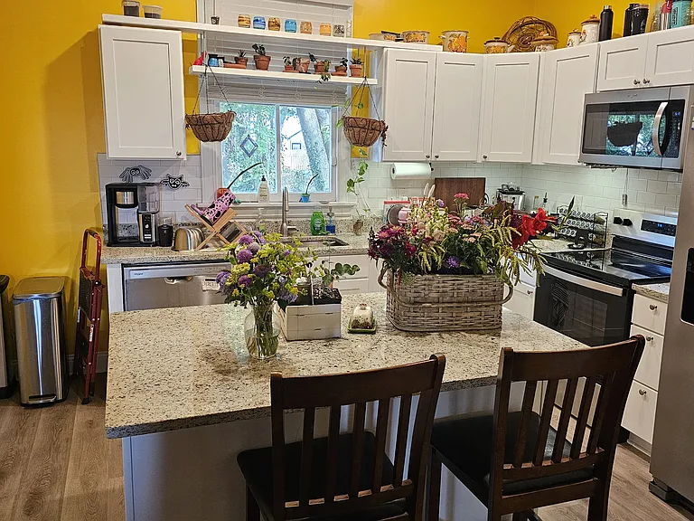 1812 Edwards Ave — Photo 5