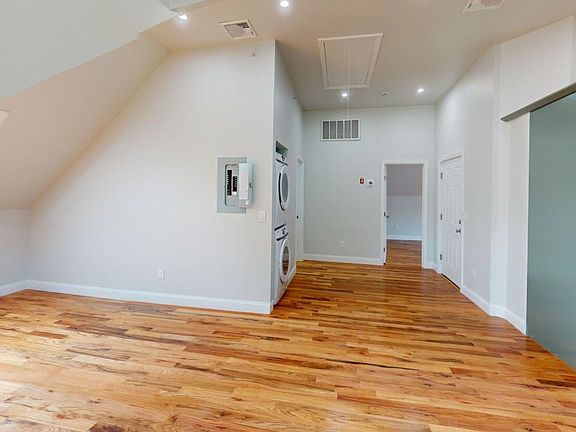 3rd image of 544 Whitney Ave APT 3