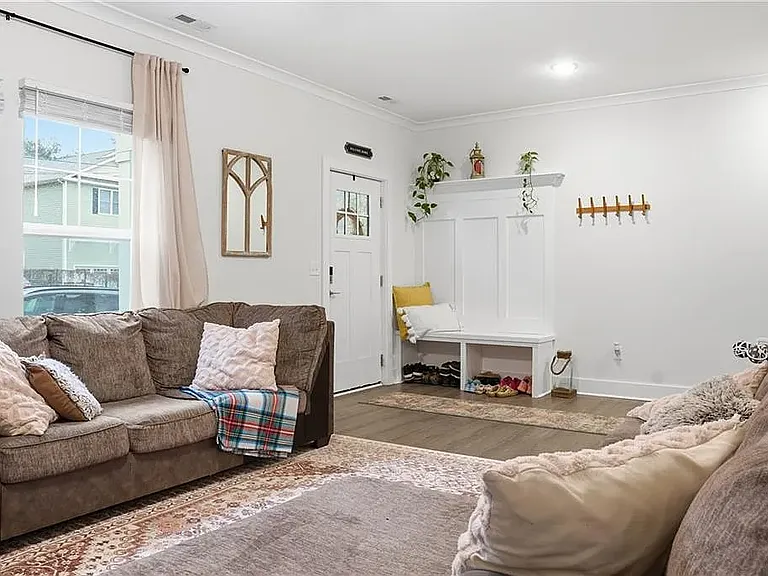 2917 Pretty Lake Ave — Photo 21