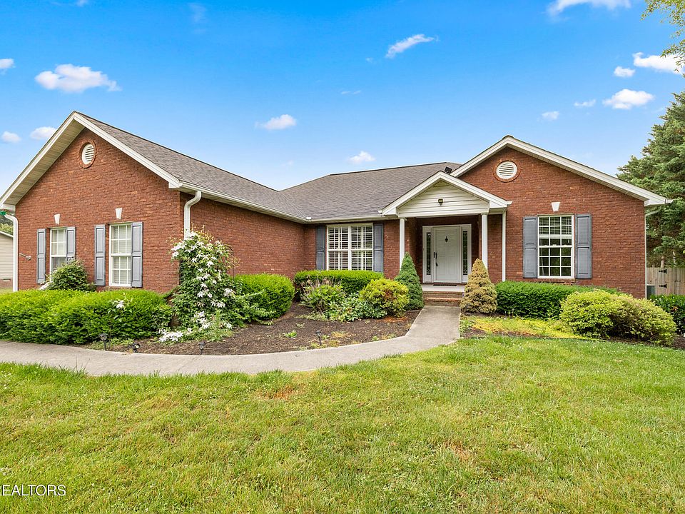 1st image of 725 Water Oak Dr
