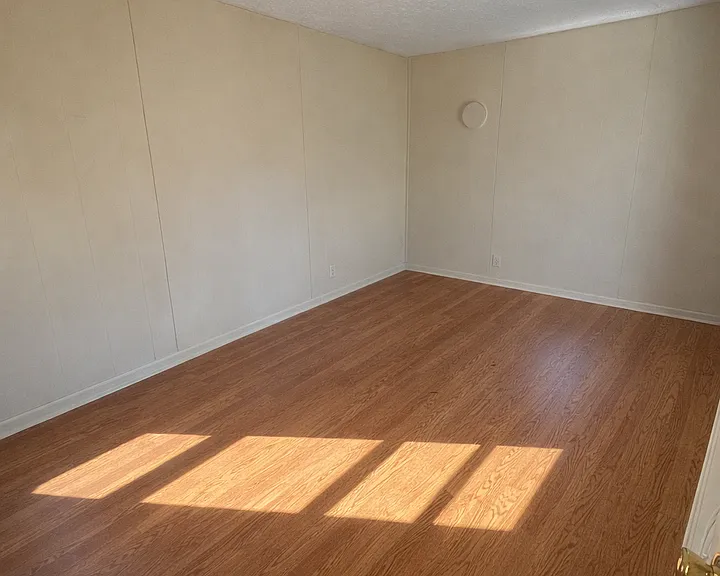 254 W Elm St — Photo 5