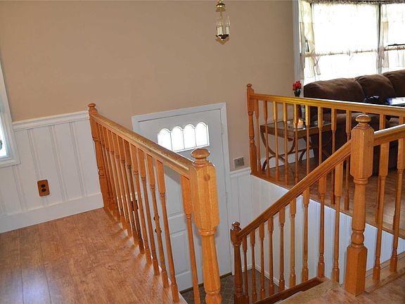 2nd image of 14 Buckskin Ln