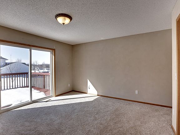 4th image of 1952 135th Ln NE
