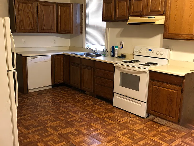 674 Elliott Ave — Photo 7