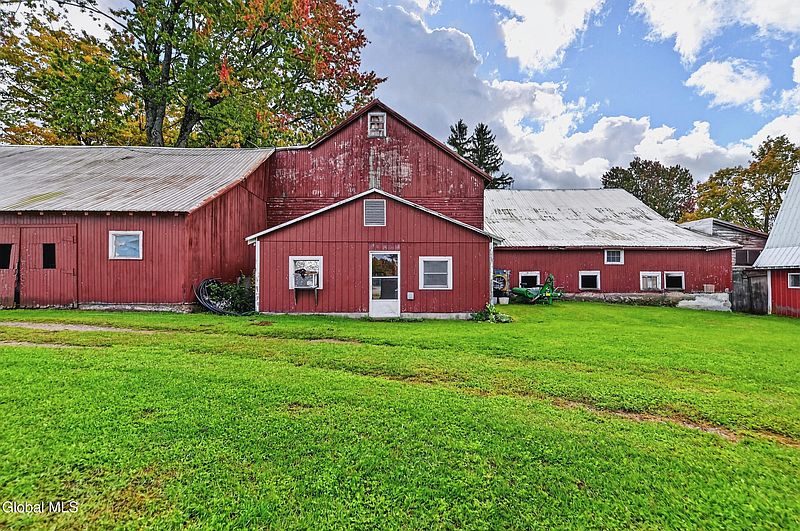 5th image of 6685 Green Road