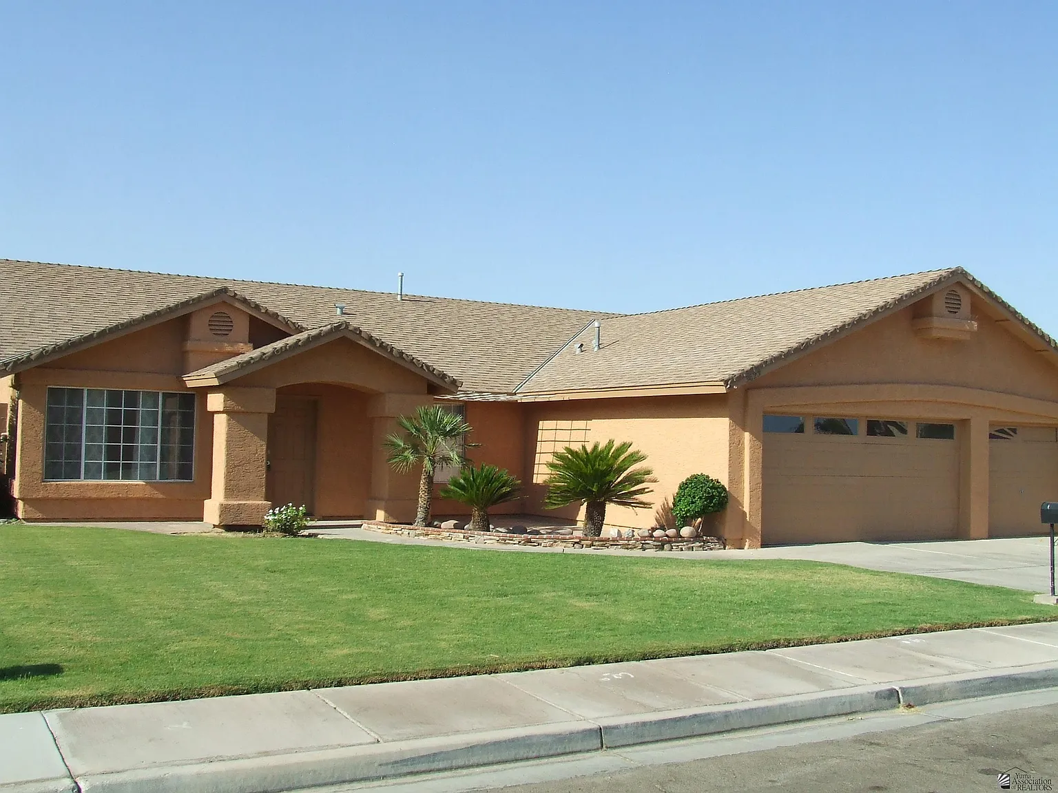 3 bed, 2.5 bath, 1602 sqft, $2,000 — Photo 1