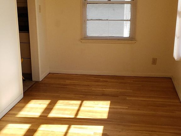 5th image of 823 W Huntington Dr APT D