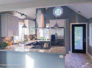 47 Oxford Rd, New Hartford, NY 13413