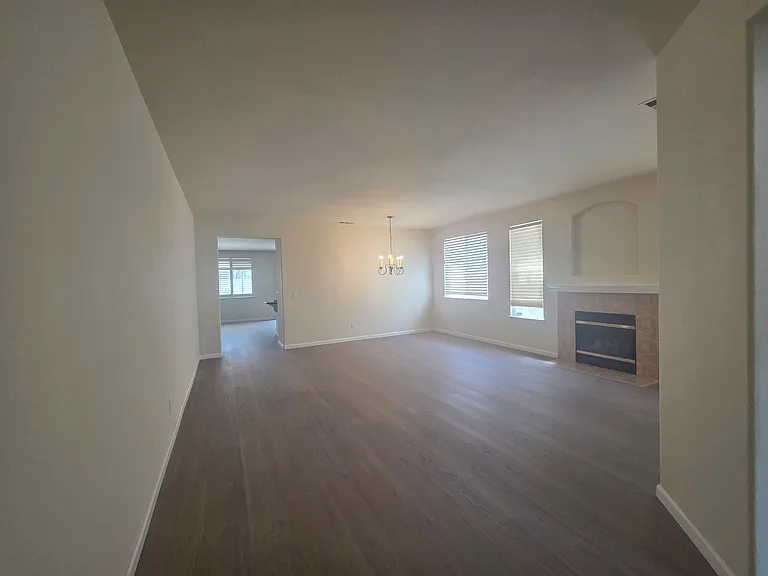 2086 Shenandoah Dr — Photo 2