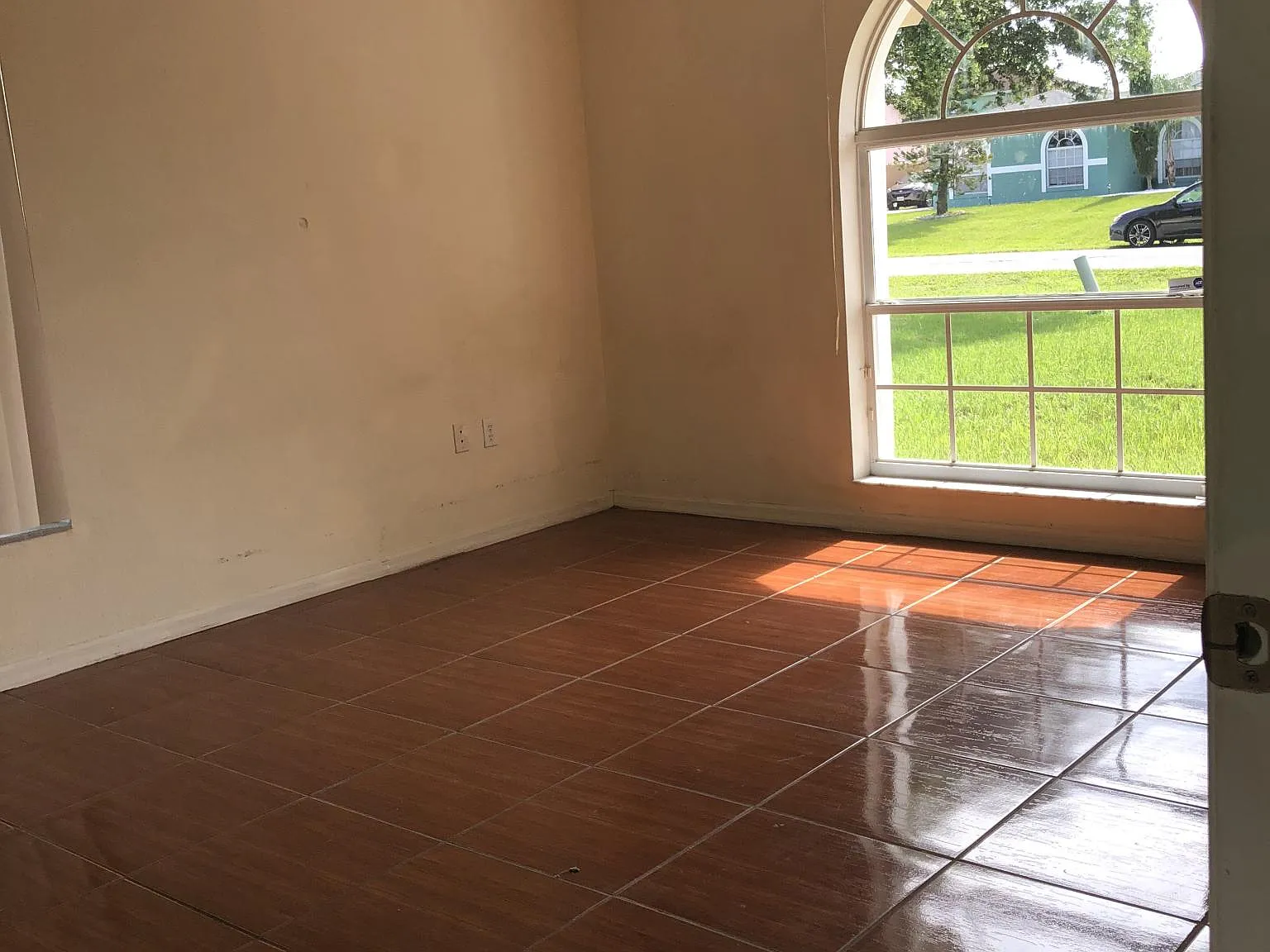 4 bed, 1370 sqft, $2,000 — Photo 3