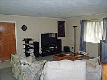 4th image of 6476 Church St