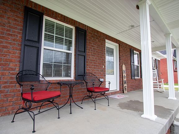 4th image of 82 Persimmon Dr