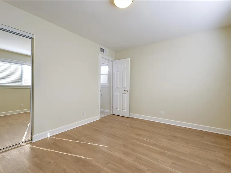 2448 Whitethorne Dr — Photo 24