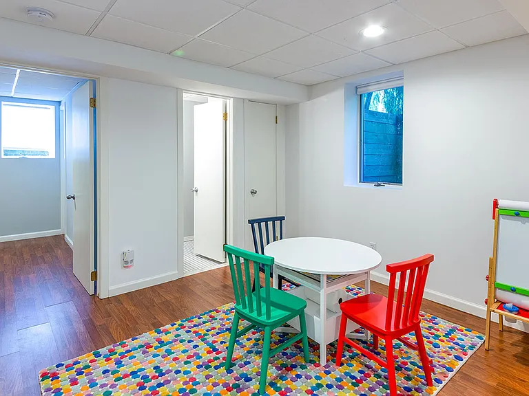 17 Dongan Way — Photo 18