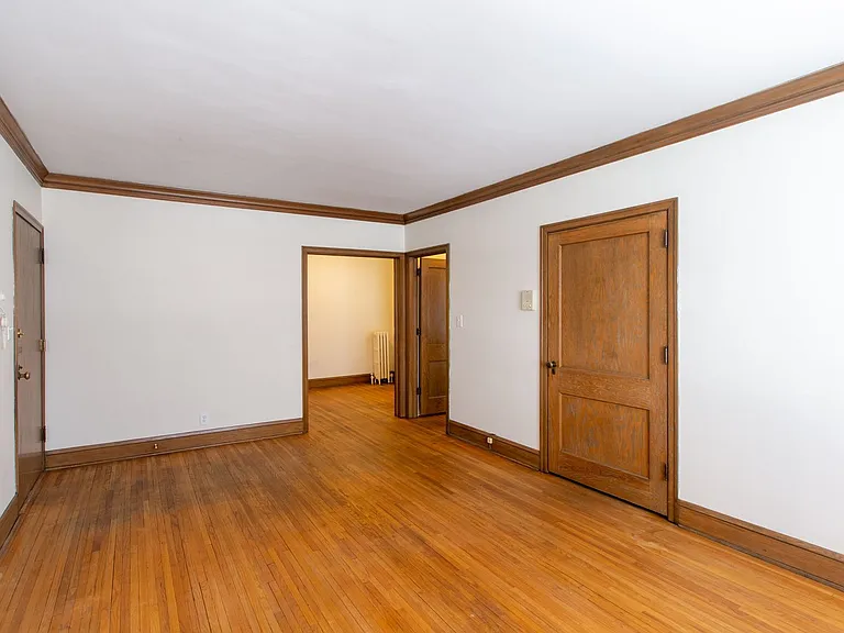 2434 Dupont Ave S — Photo 17