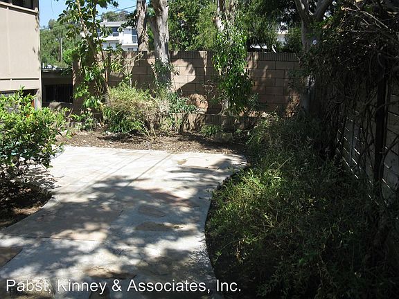 4th image of 2058 N Terrace Dr