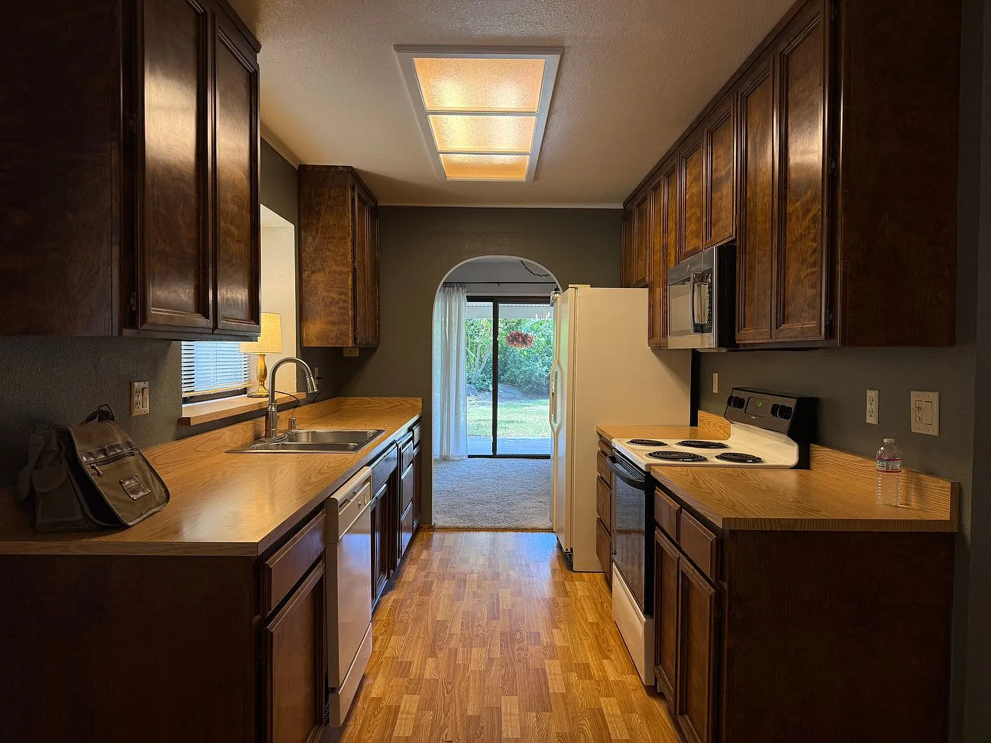 3 bedroom 2 bathroom In Carmichael — Photo 4