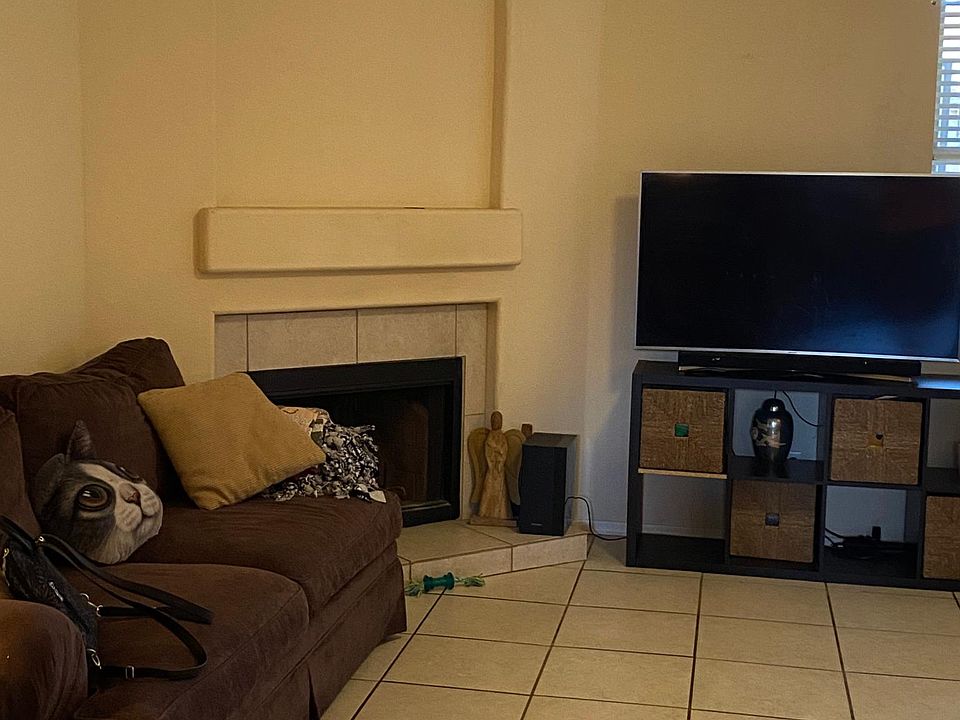 2nd image of 825 W Sun Coast Dr