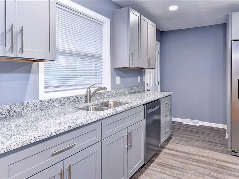 10 Whipple Dr — Photo 22