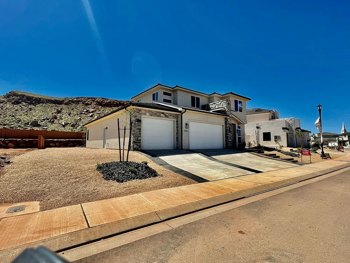 Building Photo - 3984 Cerro Way