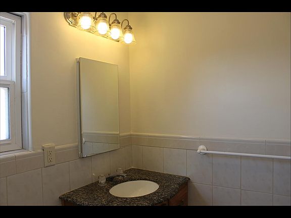 5th image of 2634 Grove St