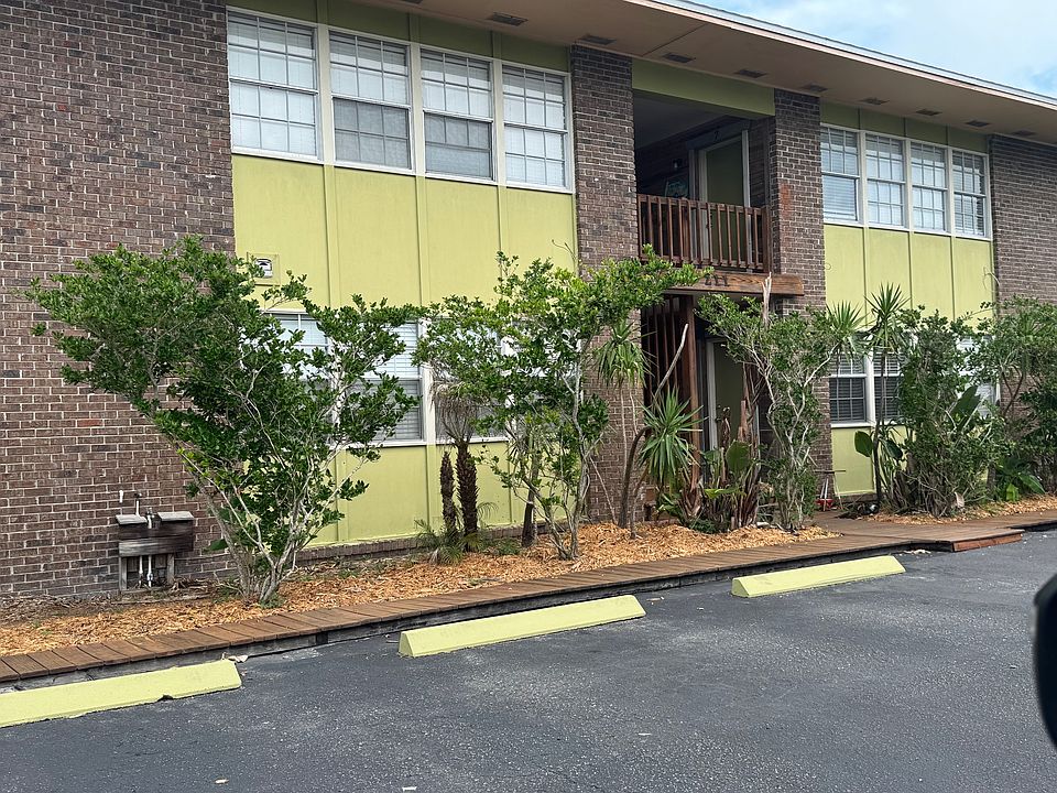 1st image of 211 8th St N APT 7