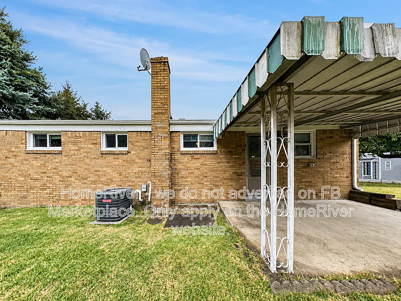 3 bed, 1.0 bath, 1025 sqft, $1,700 — Photo 3