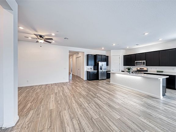 4th image of 697 Sunray Park St