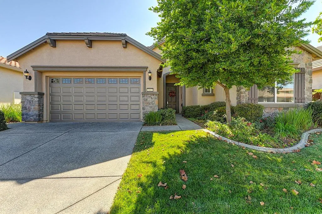 2112 Xavier Ln photo 1
