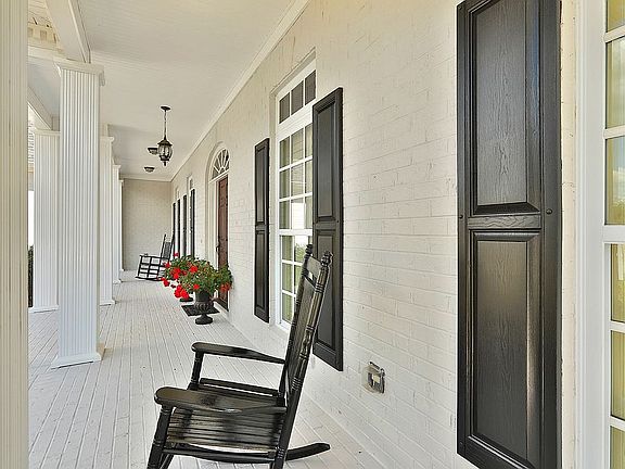 5th image of 304 Archway Ln