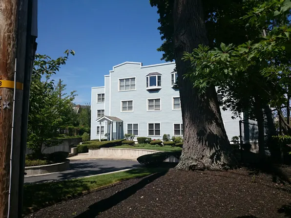116 Florence St APT D, Newton, MA 02467