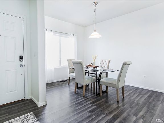 3rd image of 484 Reserve Avenue