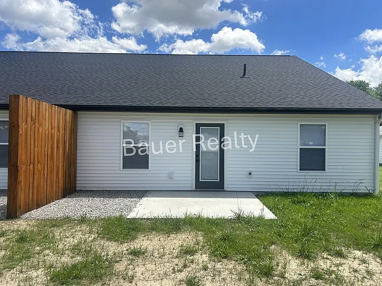 47 Grove Ave — Photo 4