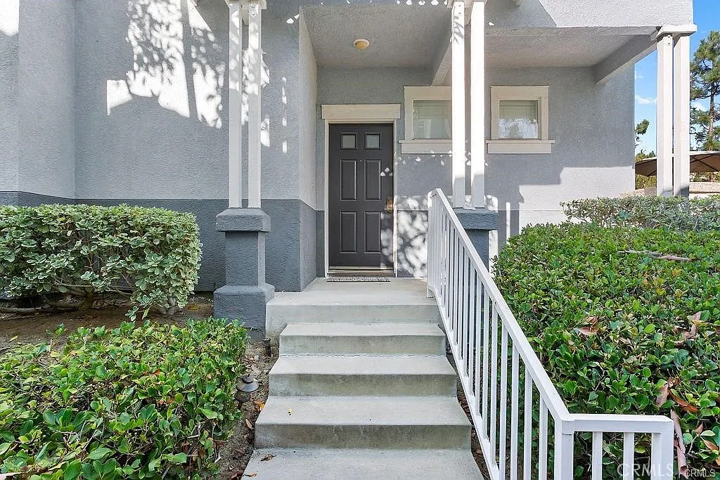 3 bed, 2.5 bath, 1348 sqft, $3,950 — Photo 1