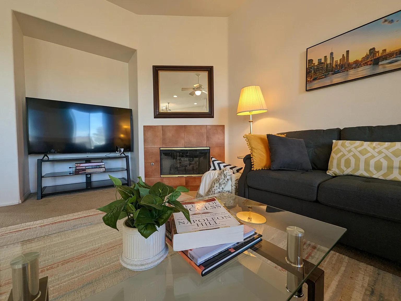 2 bed, 2112 sqft, $2,800 — Photo 2