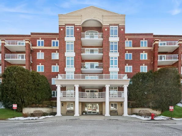 7041 W Touhy Ave APT 209, Niles, IL 60714