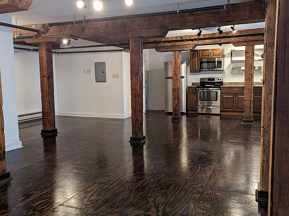 2nd image of 2111-15 E Susquehanna Ave #1C