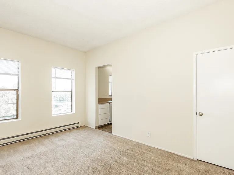 Grandview Apartments — Photo 27