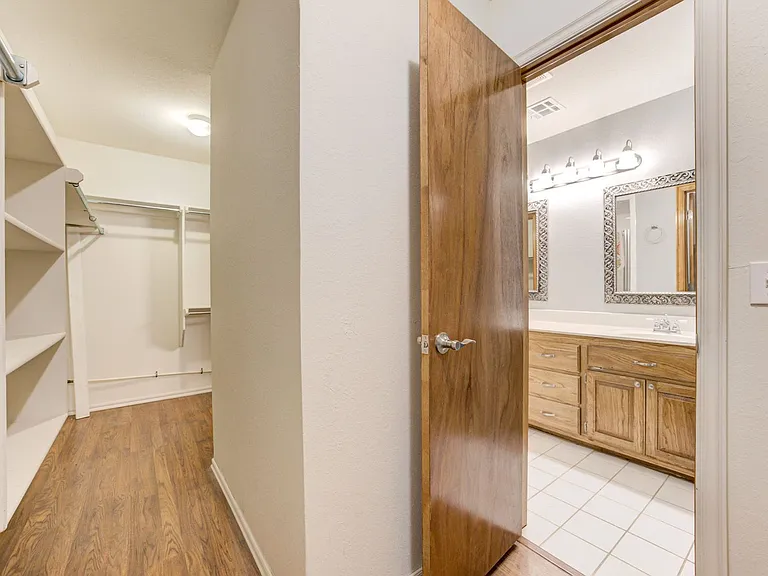 605 Eastview Dr — Photo 40
