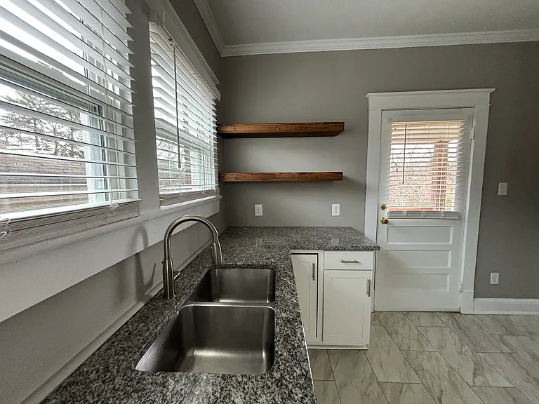 214 N Patterson St — Photo 30