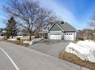 705 Sterling St S, Maplewood, MN 55119