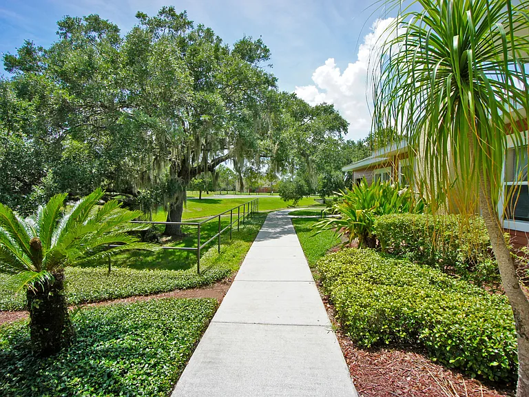 Grande Court Apartments at Boggy Creek — Photo 6