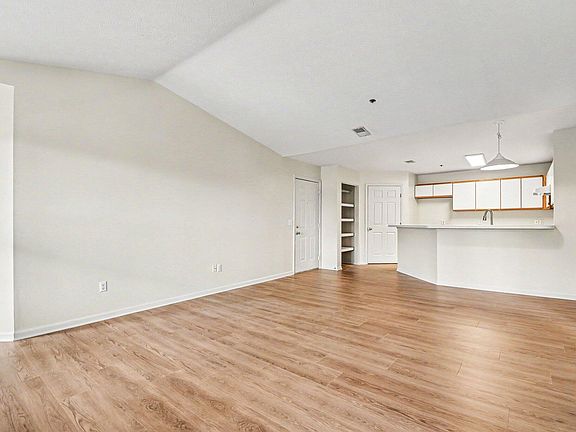 4th image of 3101 Poplar Creek Dr SE Unit 302