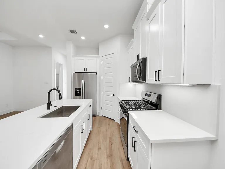 3310 Hardy St — Photo 9