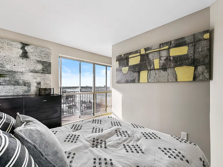 8575 Riverside Dr E — Photo 36