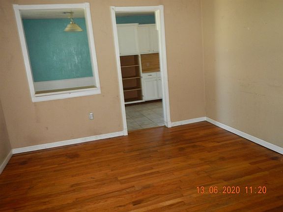 3rd image of 821 NW 31st St